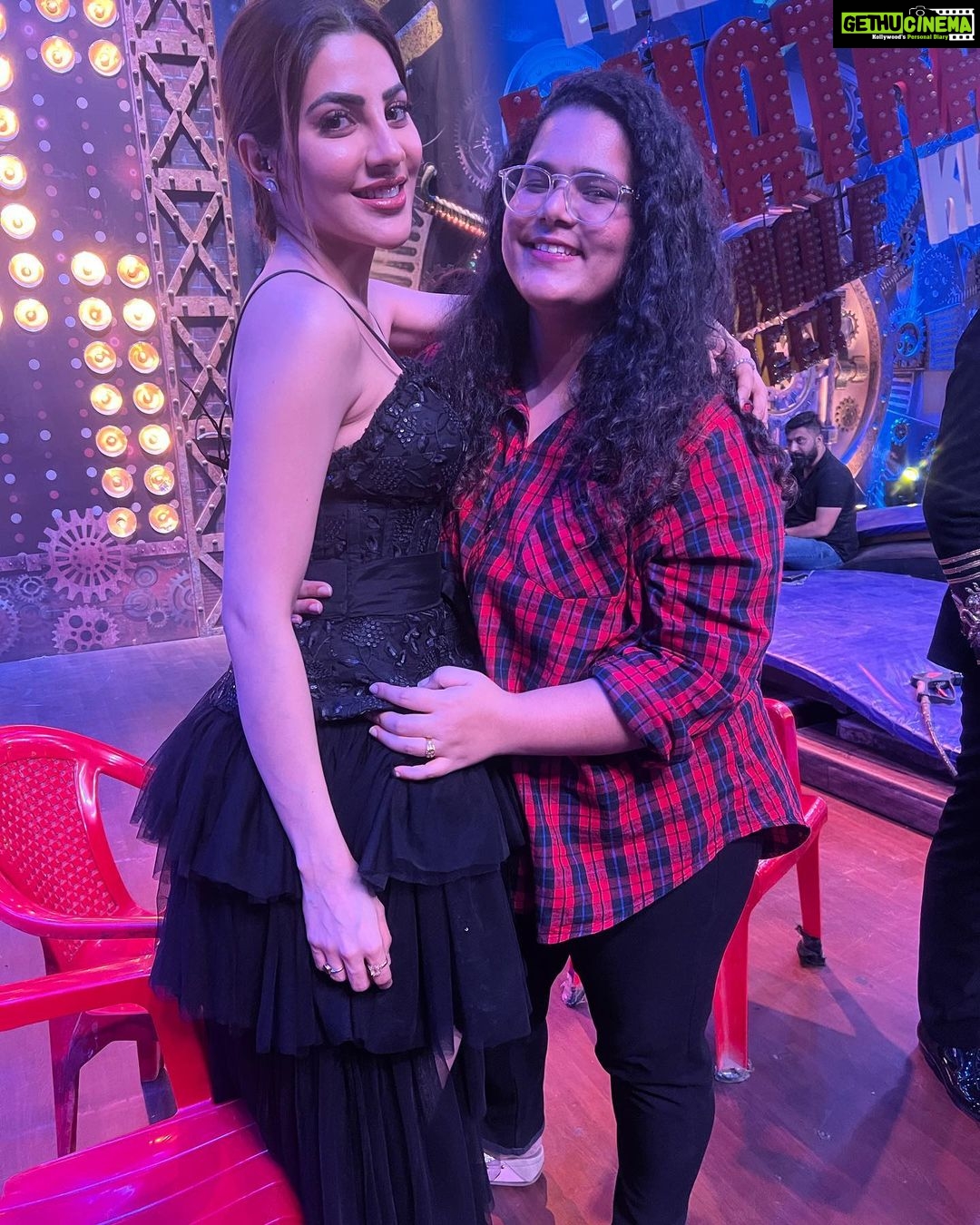 Nikki Tamboli Instagram - And TheKhatraKhatrashow comes to an end . A show that made me laugh and cry at the same time. A show that’s going to be etched in my happy memories forever. The masti on the sets , the happy fun banter with Bharti & Harsh , the super enthusiastic yet entertaining games everything was worth a while. It’s an emotional moment for me as it’s time to bid adieu to a show so close to my heart. Thankyou for making me a part of it. Only love & Gratitude 🙏🏻 😇❤️ #thekhatrakhatrashow