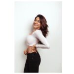 Nikki Tamboli Instagram - Teeth aren’t pearly until you laugh😀 #keepsmiling #keeplaughing #onelife #xoxo 📸 @aviraj 💄 @_rubalkaur @kajolrpaswwan