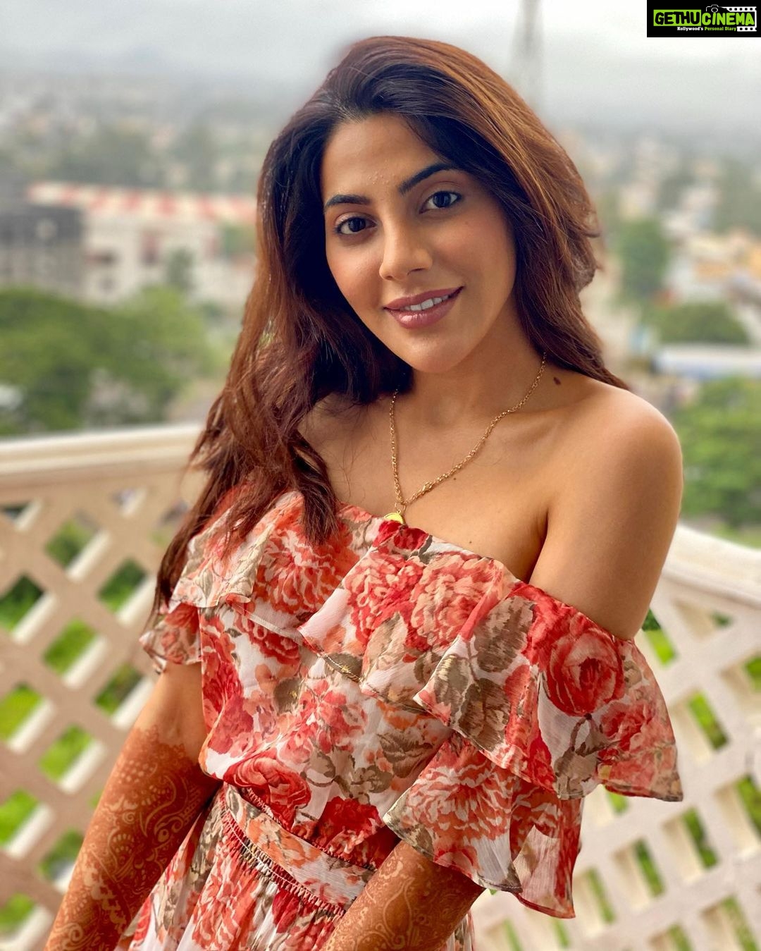 Nikki Tamboli Instagram - Being happy never goes out of style #happiness #smilemore #floralprint quarantine #stayhome #staysafe 🍂🍁