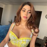Nikki Tamboli Instagram - Just Queenin 👑 ✨ #flauntit #wakeupandmakeup #bodygoals #sparkle #shine #positivevibes #stayhealthy #stayfit #loveyourself #nikkitamboli 🌸