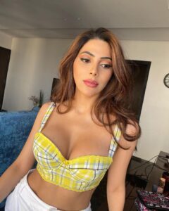 Nikki Tamboli Instagram - Just Queenin 👑 ✨ #flauntit #wakeupandmakeup #bodygoals #sparkle #shine #positivevibes #stayhealthy #stayfit #loveyourself #nikkitamboli 🌸