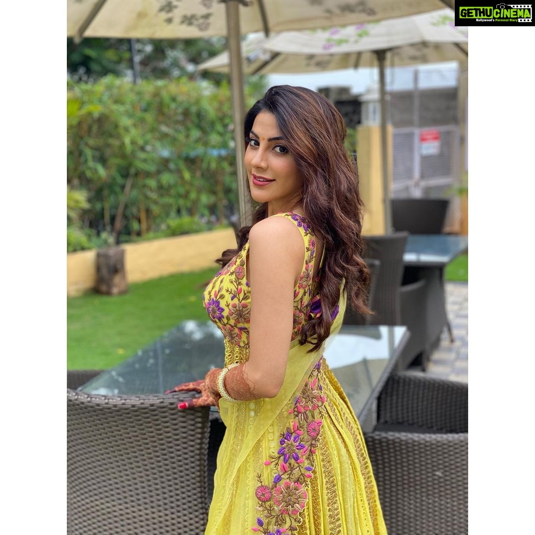 Nikki Tamboli Instagram - brother’s Roka ceremony🌸 #thankyougod Hotel Taj Nasik