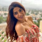 Nikki Tamboli Instagram - Being happy never goes out of style #happiness #smilemore #floralprint quarantine #stayhome #staysafe 🍂🍁