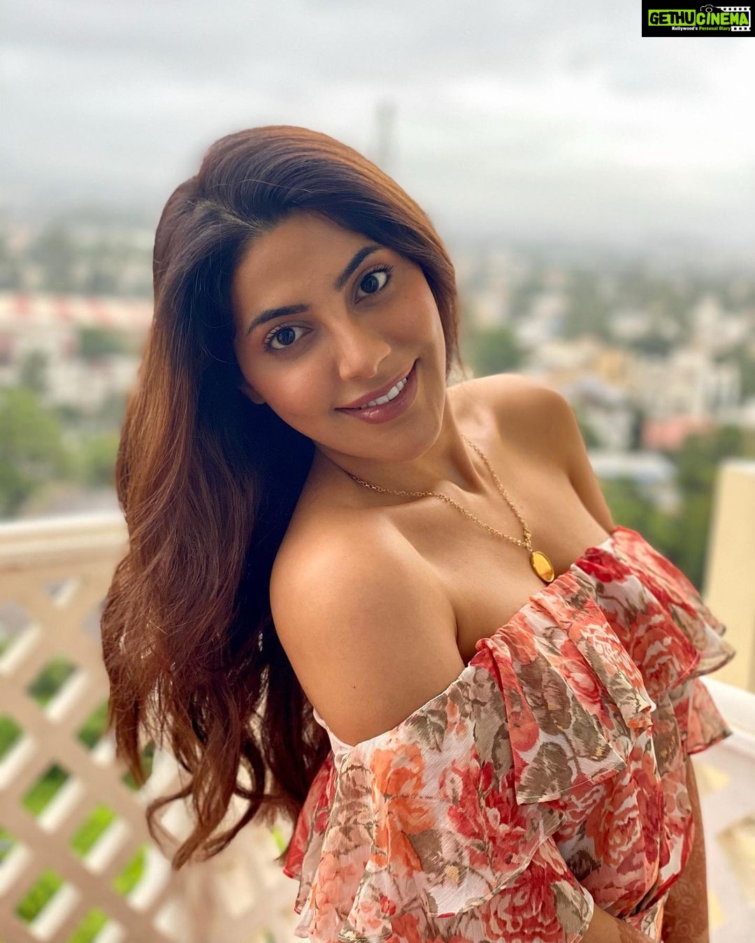 Nikki Tamboli Instagram - Being happy never goes out of style #happiness #smilemore #floralprint quarantine #stayhome #staysafe 🍂🍁
