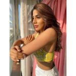 Nikki Tamboli Instagram - Feeling the sunshine✨💫⭐️