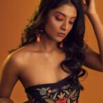 Nivedhithaa Sathish Instagram - Isssa vibe 👾☄️ Shot by - @prachuprashanth Stylist - @navadevi.rajkumar Makeup - @makeupbywanshazia Hair - @mythrayeehairandmakeup