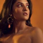 Nivedhithaa Sathish Instagram - Isssa vibe 👾☄️ Shot by - @prachuprashanth Stylist - @navadevi.rajkumar Makeup - @makeupbywanshazia Hair - @mythrayeehairandmakeup
