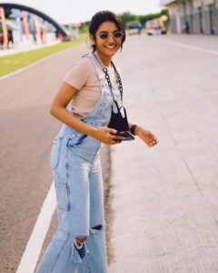 Nivedhithaa Sathish Instagram - PIT STOP DIARIES! 🤓🕺🏻

Thank you @_akhilputhiyedath for capturing the madness! 😝
