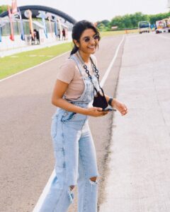 Nivedhithaa Sathish Instagram - PIT STOP DIARIES! 🤓🕺🏻

Thank you @_akhilputhiyedath for capturing the madness! 😝