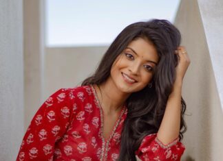 Nivedhithaa Sathish Instagram - What is life, if not art? What are you, if not a poem? What makes sense, if not love? - @whatistheraveabout ♥️ Shot by - @madras_ponnu Makeup - @anushyaa_mua Outfit - @hasliofficial