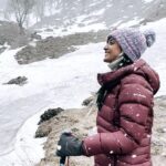 Nivedhithaa Sathish Instagram - Live for the moments you can’t put into words. #SnowKissed 🥺♥️❄️ #mountain #trekking #mountainlife #mountaineering #mountaintop #himalayas #snow #winter #snowfall #travel #travelling #vacationtime #traveler #firstlove #wanderlust #trip #holiday #spitivalley #himachalpradesh #manali #travelislife #bliss #lifechanging #snowflakes #columbiasportswear #rohtangpass #adventure #firstsnow #nivedhithaasathish