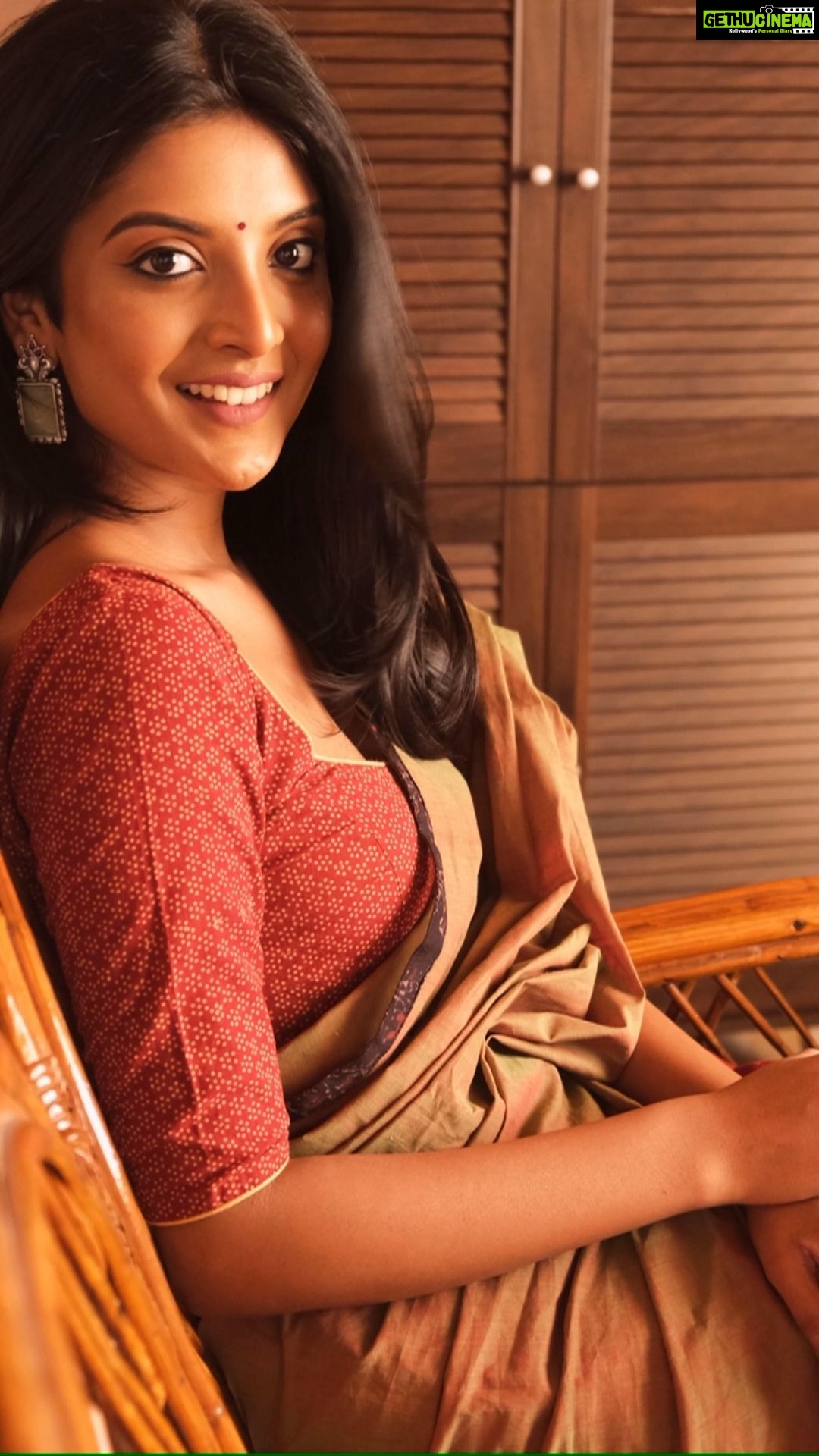 Nivedhithaa Sathish Instagram - Kurukuru Kangaliley 🍂