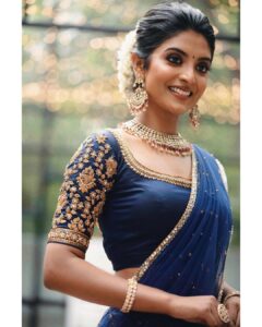 Nivedhithaa Sathish Instagram - @anjushankarofficial 💙 Shot by @sarancapture Mua - @artistrybyolivia Hair - @hairstylistkumar Jewelry - @aaranyarentaljewellery