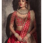 Nivedhithaa Sathish Instagram - ♥️ @aaranyarentaljewellery @studio149 @parvathamsuhasphotography @anushyaa_mua @hairytalebykomal #indianjewllery #redlehenga #bridalmakeup #bridaljewelry #northindianwedding #northindianjewellery #bride #necklace #earrings #bangles #tradionaljewellery #bollywood #nivedhithaasathish #wedding #weddinginspiration #lehenga