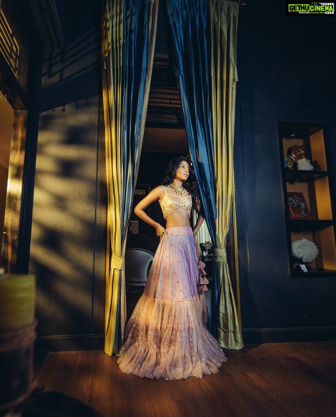 Nivedhithaa Sathish Instagram - We crave a different kind of buzz! Outfit - @studio149 Shot by - @ganesh_toasty Makeup - @salomirdiamond Hair - @raisedbrowsbybhavani Location - @bouteak_india Jewellery - @mspinkpantherjewel