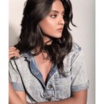 Nivedhithaa Sathish Instagram - Watchaa lookin at ? 🐋 Shot by - @aj_ajay_kumar Makeup - @abhiramisivakumar #NivedhithaaSathish