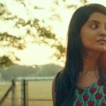 Nivedhithaa Sathish Instagram - Aren’t we all just little animals falling in love and having breakfast beneath billions of stars? Catch #SilluKaruppatti on @netflix_in ❤️ Screen grab from #KaakaKadi - #SilluKaruppatti @halithashameem | @vijaykartikkannan 🍃 #NivedhithaaSathish