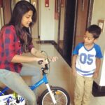 Nivedhithaa Sathish Instagram - In conversation about the brake fixing with my little boss! #HappyChildrensDay #FavoriteThrowback ❤️
