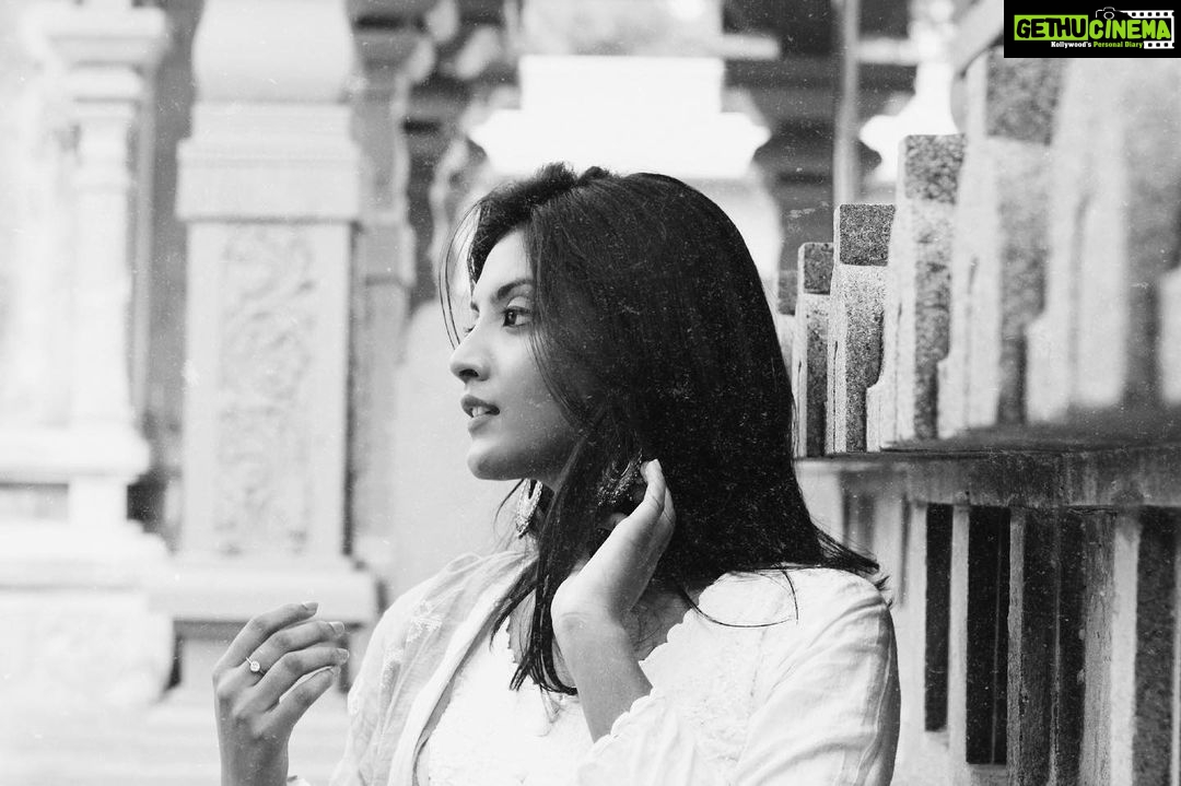 Nivedhithaa Sathish Instagram - Fresh out a black and white movie 👣 . Shot by - @kanmaniphotography