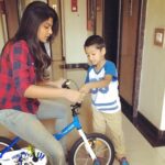 Nivedhithaa Sathish Instagram - In conversation about the brake fixing with my little boss! #HappyChildrensDay #FavoriteThrowback ❤️