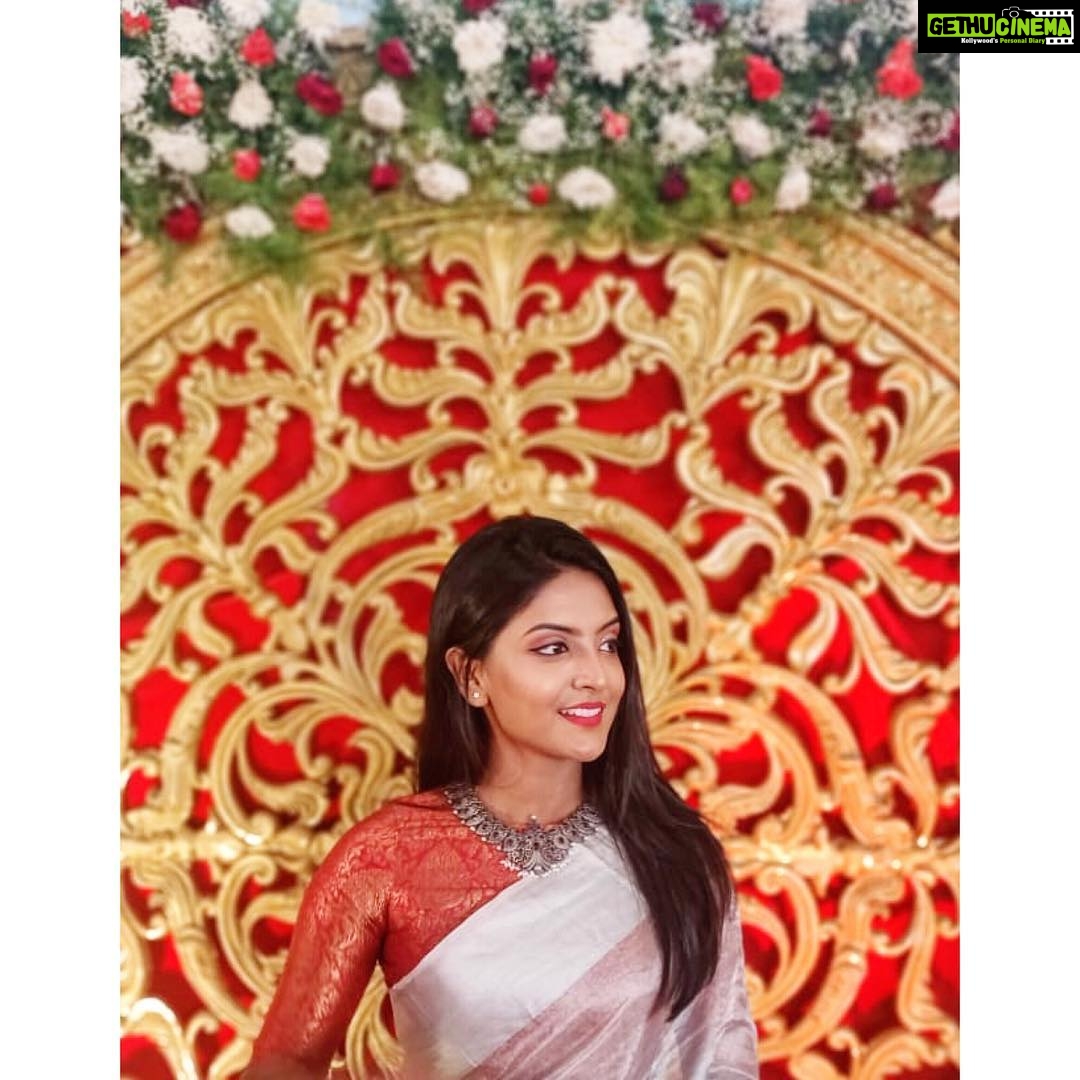 Nivedhithaa Sathish Instagram - 🍁 Makeup - @saraganeshmakeupartist Costume - @sameenas.store Jewellery - @mspinkpantherjewel