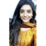 Nivedhithaa Sathish Instagram - One of those rare selfie day! 💛 #HelloMovie