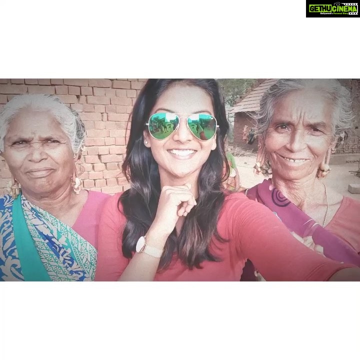 Nivedhithaa Sathish Instagram - Meet the cool kezhavi’s with 8 grams on both of their 👂👂 #SethumAayiramPon Mudukulattur, Tamil Nadu, India