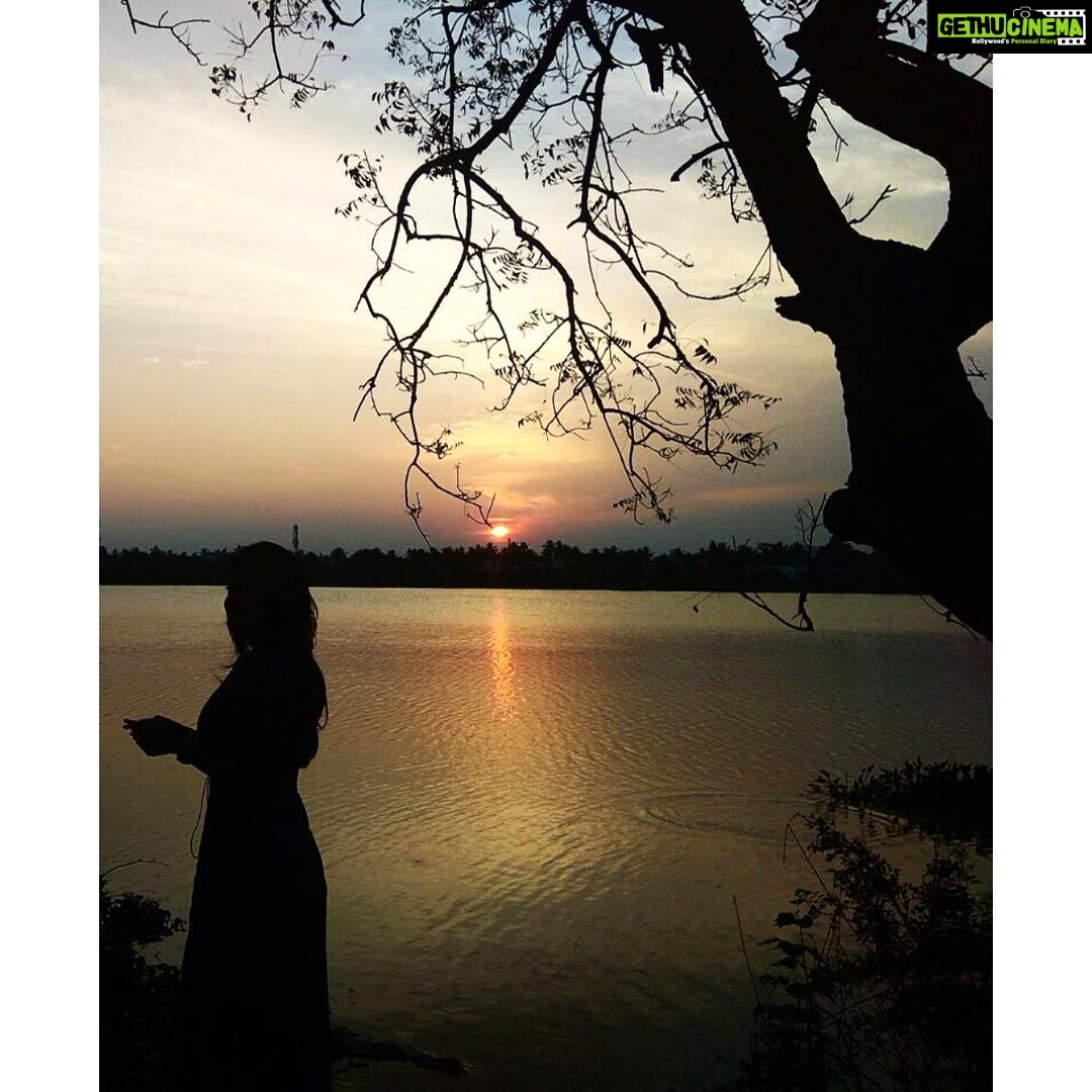 Nivedhithaa Sathish Instagram - Don’t worry so much, my love. The way is coming. The solution is coming. The light is here, the light is coming. ❤️