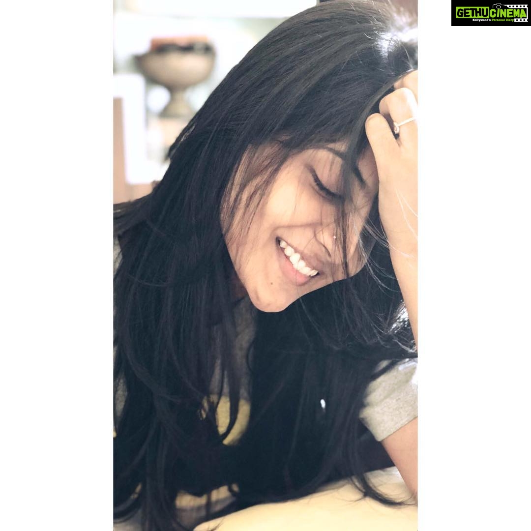 Nivedhithaa Sathish Instagram - Unless it’s mad, passionate or extraordinary love, it’s a waste of your time. There are too many mediocre things in your life, well love shouldn’t be one of them.