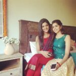 Nivedhithaa Sathish Instagram - Here’s Priya and Kavitha for you saying Hello! #HelloSets #Hello #Throwback #Shootdays #kalyanipriyadarshan #akhilakkineni Thank you all for the overwhelming response! 🤗❤️ @kalyanipriyadarshan
