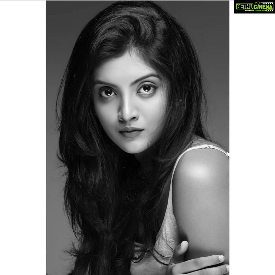 Nivedhithaa Sathish Instagram - @navneethbalachanderan 🥂🤗 #blackandwhiteisworththefight