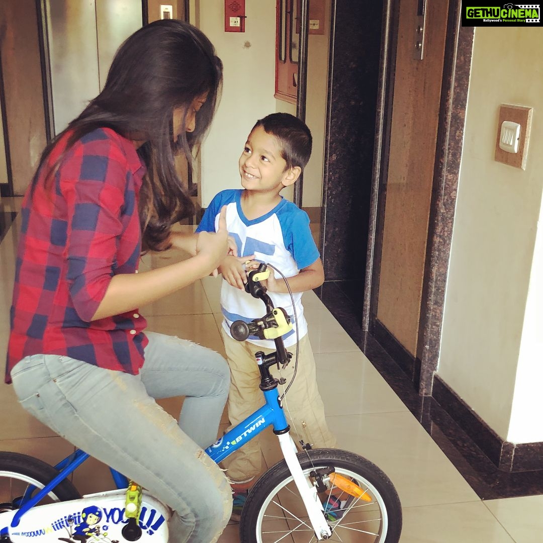 Nivedhithaa Sathish Instagram - In conversation about the brake fixing with the little boss! #AsfarBaby #fav ❤️