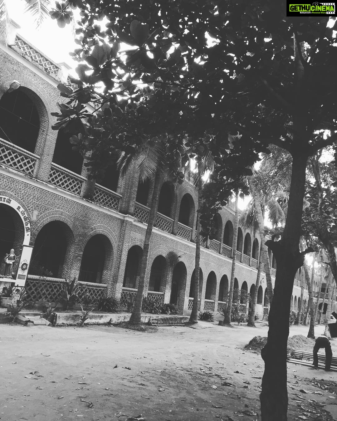 Nivedhithaa Sathish Instagram - Back to school. #ShootDays #Set #Art #magalirmattum