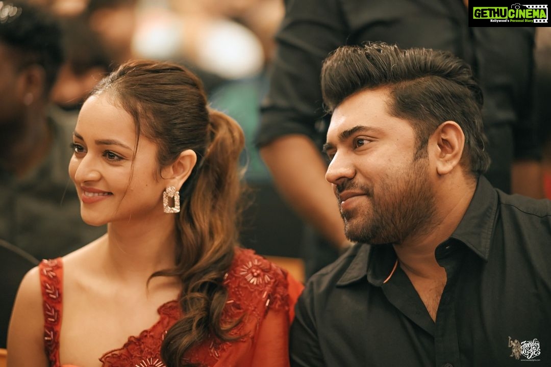 Nivin Pauly Instagram - Team Mahaveeryar at Thiruvananthapuram! 🥰❤️❤️❤️ #Mahaveeryar, releasing worldwide on July 21. 🔮📿 👮🏽♀️ 👑⚖️ @lulumalltvm @asifali @shanvisri #Abridsbine #PSShamnas #LuluMallTVM Lulu Mall Trivandrum