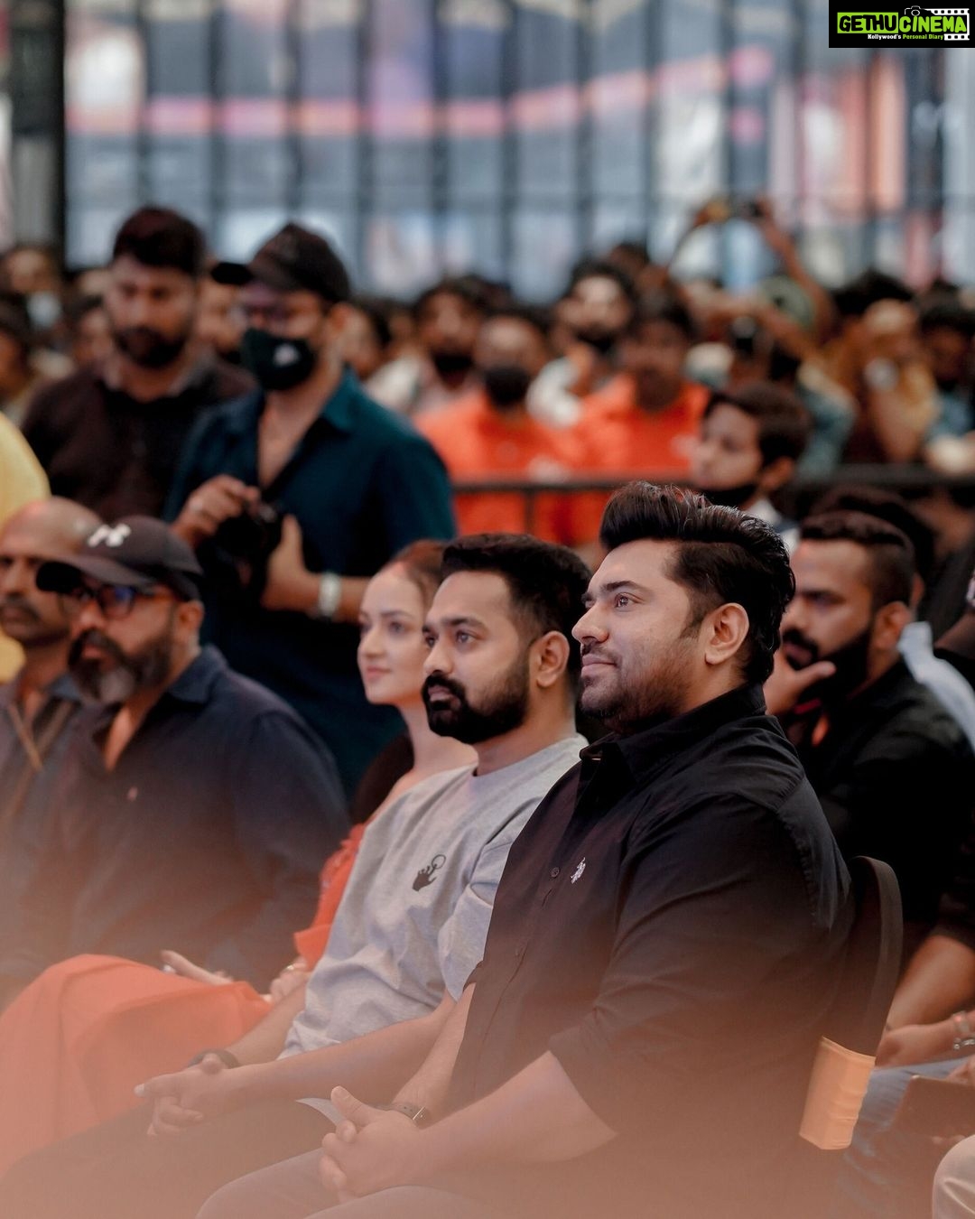 Nivin Pauly Instagram - Team Mahaveeryar at Thiruvananthapuram! 🥰❤️❤️❤️ #Mahaveeryar, releasing worldwide on July 21. 🔮📿 👮🏽♀️ 👑⚖️ @lulumalltvm @asifali @shanvisri #Abridsbine #PSShamnas #LuluMallTVM Lulu Mall Trivandrum