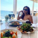 Parul Yadav Instagram - The sun, the sea and the star😜😜😜 channeling my inner Hedy Lamar!! #HelloSunday #SundayStyle #SundayStyleEdit #SundayStyleVibe #SelfieDump #SelfieMood #SelfieMode #TravelOOTD #TravelStyles #WhiteAndBlue #ByTheSeaSide #YummyFoods #YummyForMyTummy #Athens #AthensVibe #AthensGreece #GreeceTravel #LoveGreece #GreeceLife #PYStyleFile #HedyLamarr Athens, Greece