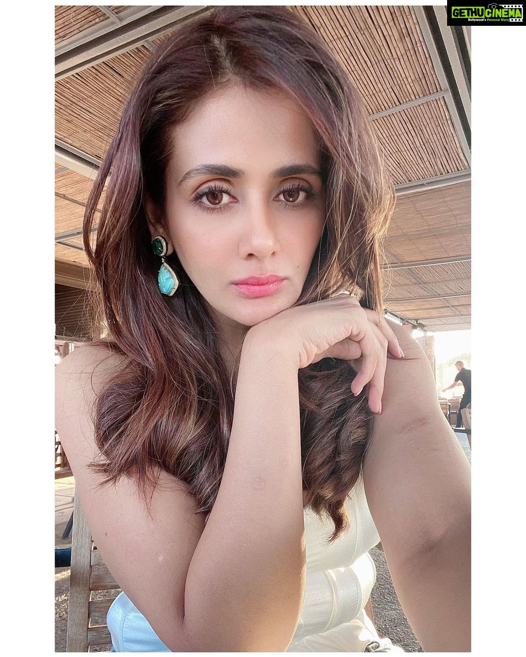 Parul Yadav Instagram - The sun, the sea and the starπππ channeling my inner Hedy Lamar!! #HelloSunday #SundayStyle #SundayStyleEdit #SundayStyleVibe #SelfieDump #SelfieMood #SelfieMode #TravelOOTD #TravelStyles #WhiteAndBlue #ByTheSeaSide #YummyFoods #YummyForMyTummy #Athens #AthensVibe #AthensGreece #GreeceTravel #LoveGreece #GreeceLife #PYStyleFile #HedyLamarr Athens, Greece