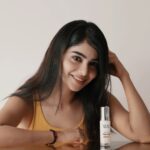 Pavithra Lakshmi Instagram - Skincare should always be your first step in the morning after your daily chores ✅ I have been raving about @olayindia Vitamin C Super Serum as it’s perfect to use in the day and goes 10 layers deep into the skin & also gives you a radiant glow from within. It helps reduce dark spots, pigmentation and blemishes 😌 Grab yours from Nykaa today from the hot pink sale 🤌🏻 #Ad #OlayVitaminCSerum #SkinSoDeepInLove #Skincare Photography @vigneshkumar.rb