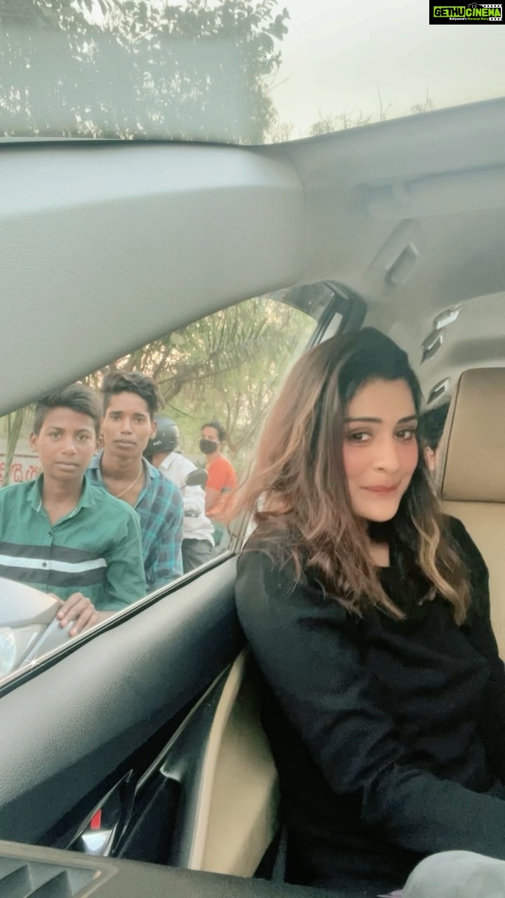 Payal Rajput Instagram - #videobombing😂 Super cute 🥰 . P.s -Deleted previous video ,will make it properly and post it as that’s my fav.music 🎶