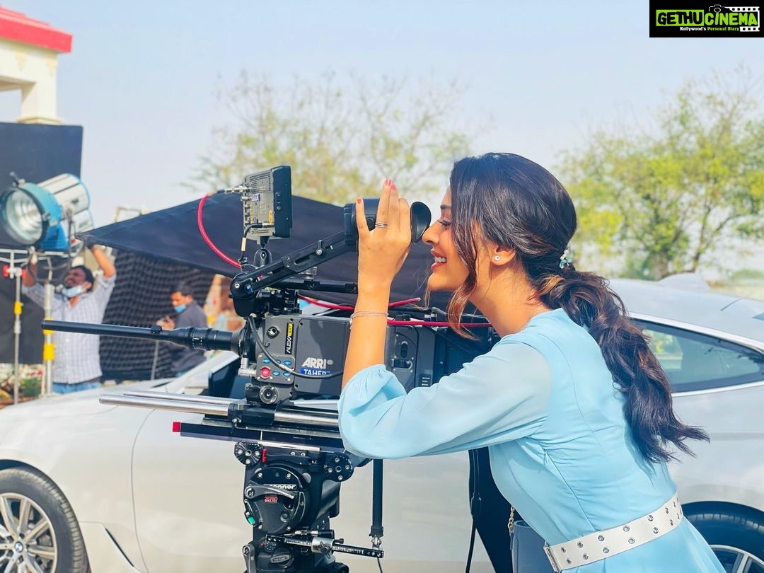 Payal Rajput Instagram - Let’s roll .... On floor with new telugu movie 🎥 Super excited for my first shoot of #2022 .. Need all your love ,adulation and support 🥰🧿