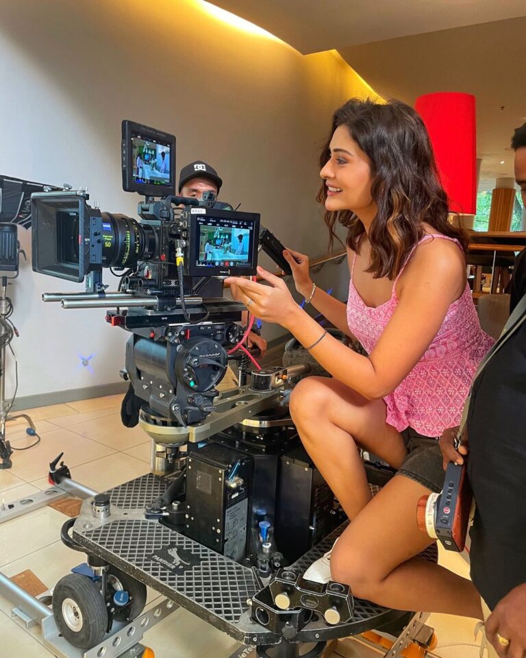 Payal Rajput Instagram - Let’s roll 🎥...Cz it’s my bday🎂 It’s been a bday to remember. 🤍 Feeling beyond fortunate to be part of such brilliant team #golmaal 🖤 Thank you everyone for your warm wishes ,you always seem to make my bday extra special 🧿 #bday2021 Mauritius
