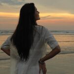 Payal Rajput Instagram - Adore gold skies 🌅.... #mesmerizing 🌸 Goa