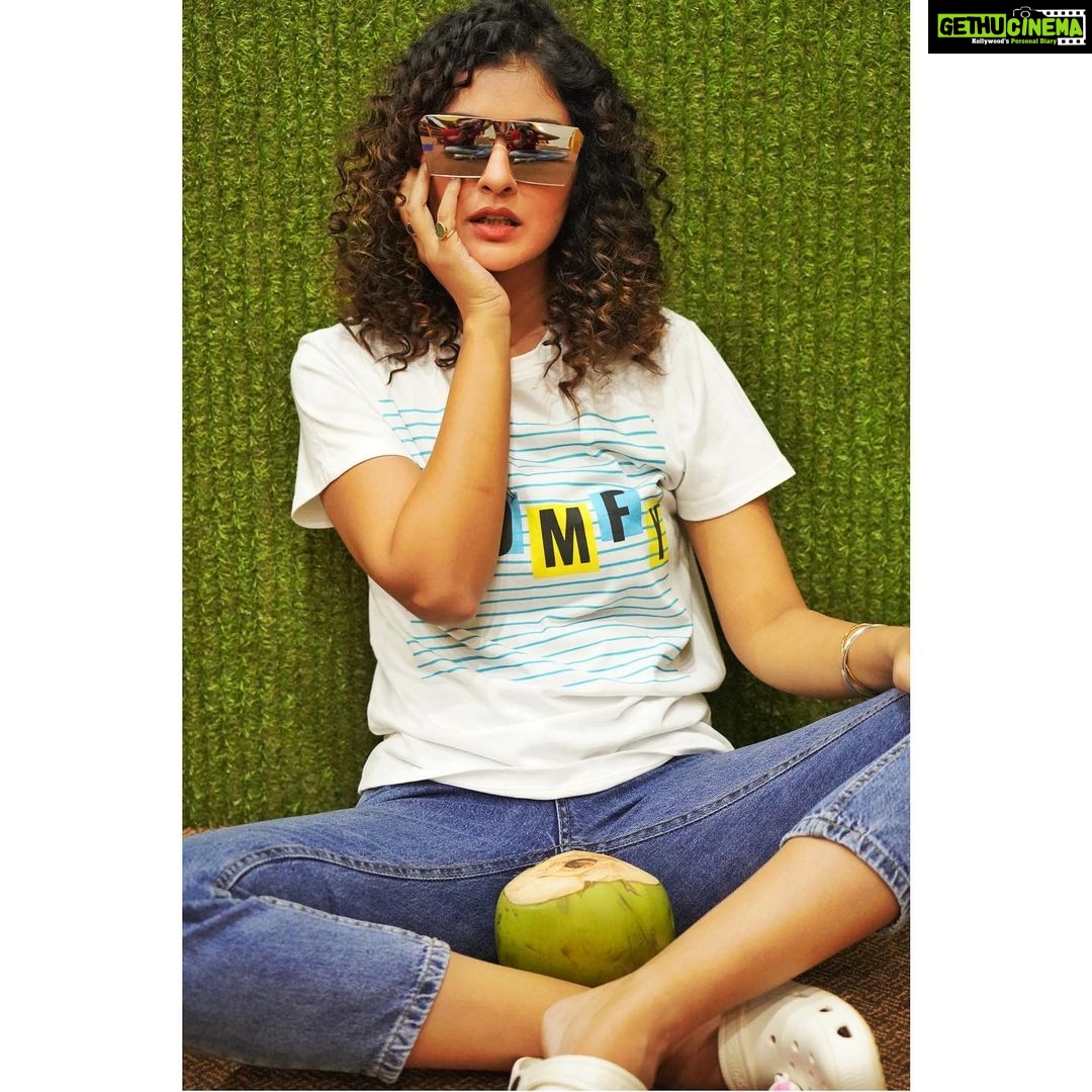 Payal Rajput Instagram - Cool as a cucumber 🥒 Wearing @goomfydotapp 🌸 Hair @hairmakeupbypriyanka Mua @make_up_by_shiva 📸 @theessdee Assisted by @skrajavarma