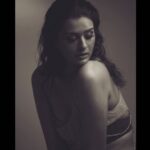 Payal Rajput Instagram – Confuse them with your Silence 🖤…
—————————————————
📸 @manassompura @ashishsom