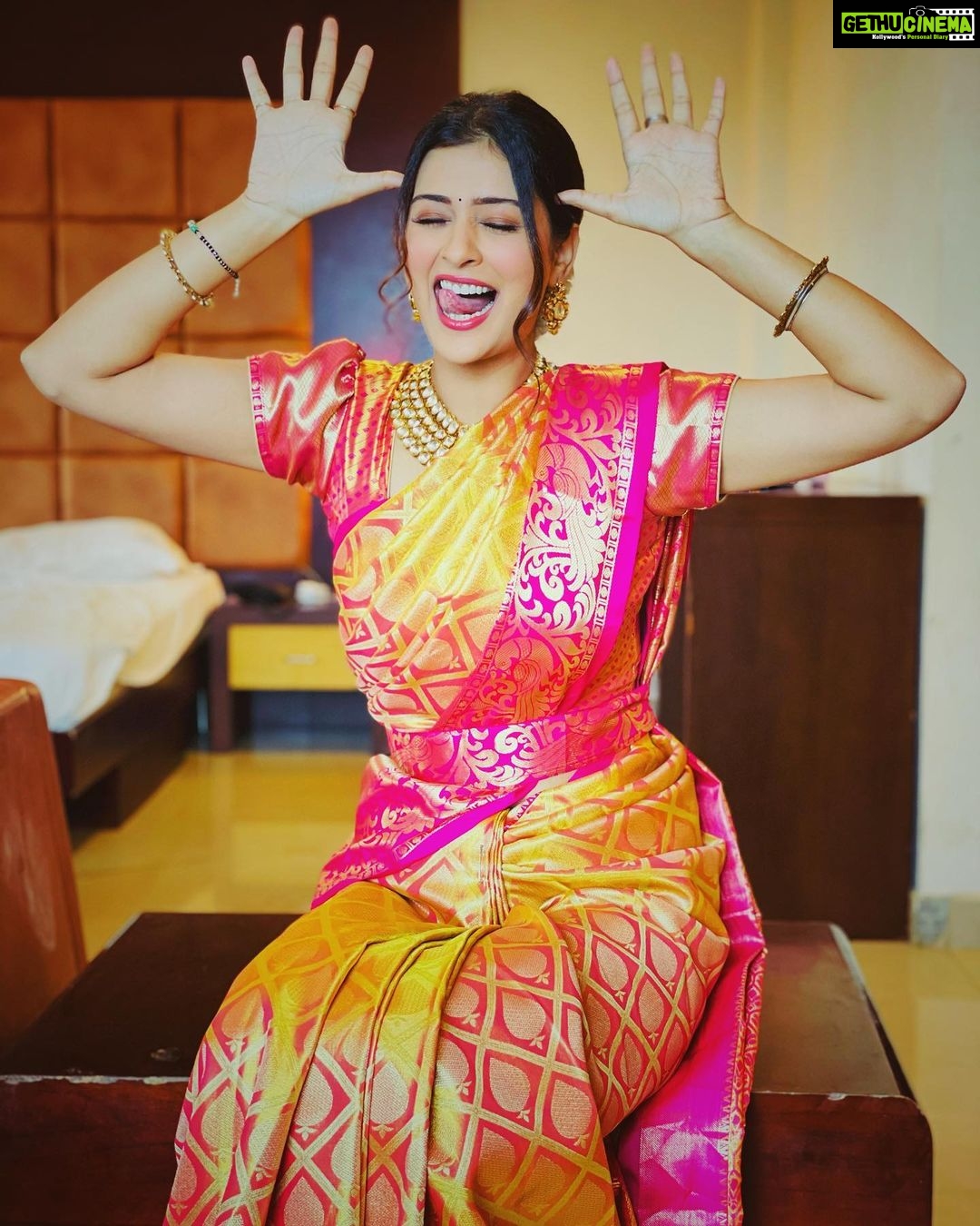 Payal Rajput Instagram - Param sundari 😜...⭐️...😜 #sareeswag 🤍