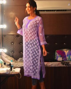 Payal Rajput Instagram - Shhhhh 😝.. waiting for my shot 🎬
And that’s indeed true Actors are paid to wait . We do the acting for free 🎭 
—————————
Wearing @indian.attires 💜