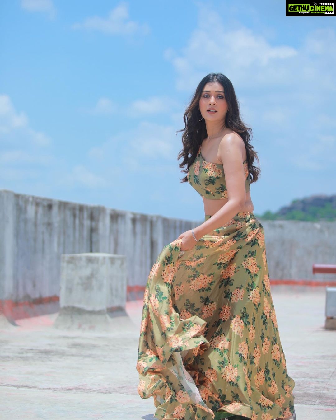 Payal Rajput Instagram - Rooftop and all smiles .... ... Wearing @aparnakfashion