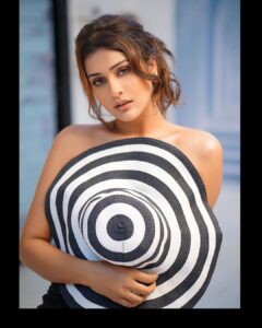 Payal Rajput Instagram - 👒👒👒
__________
📸 @ashishsom @manassompura 
👩🏼 @vicharemeghna 
💄 @ya.nikam