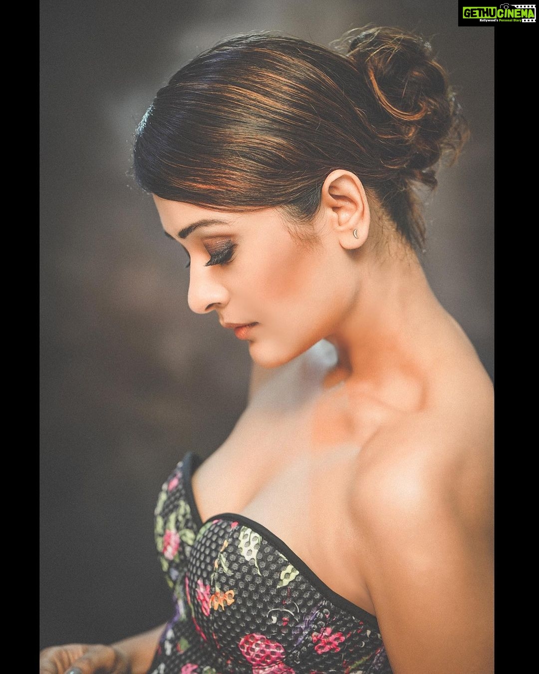 Payal Rajput Instagram - Lost in the world of thoughts 💭 . 📸 @ashishsom @manassompura 🙎🏼♀️ @vicharemeghna Mua @ya.nikam