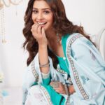Payal Rajput Instagram - Let the Indian-ness show.... Rocking my ethnicity! 🍃 ——————- 📸 @swapan2935 👩🏼 @hairartistpoojagupta 💄 @dineshshinde26 Brand @balarfabrics1975 @reverie_creation